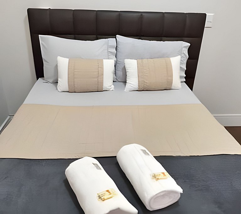 Flat Prime. 3 Dorm. Área Central. Ar condicionado.