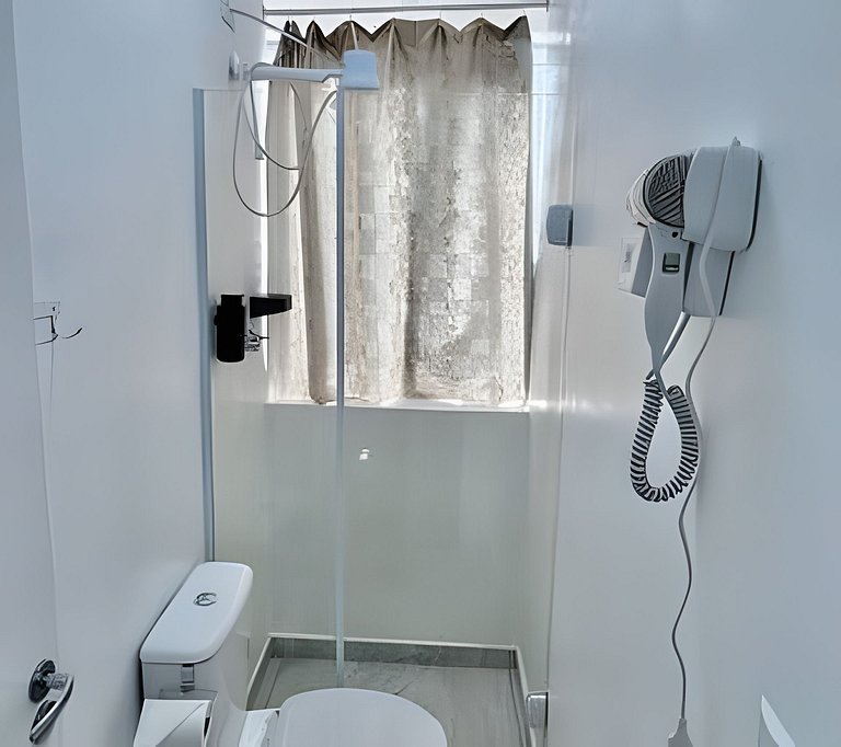 Flat Prime. 3 Dorm. Área Central. Ar condicionado.