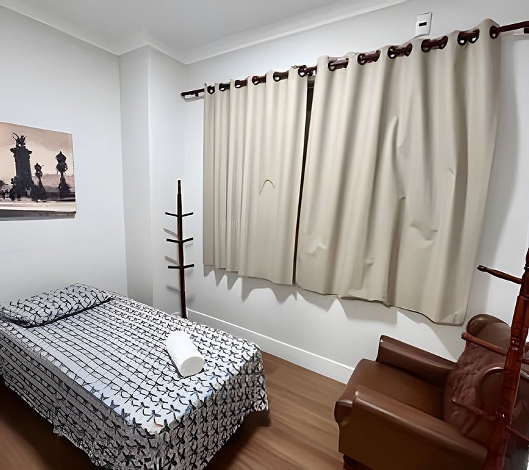 Flat Prime. 3 Dorm. Área Central. Ar condicionado.