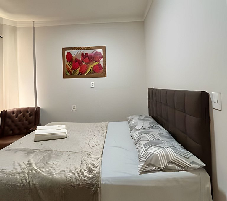 Flat Prime. 3 Dorm. Área Central. Ar condicionado.