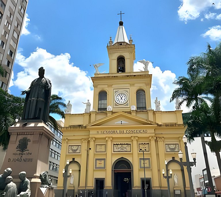 Flat Prime. 3 Dorm. Área Central. Ar condicionado.