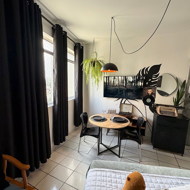 Studio Urban Vintage Vinil | Centro c/ garagem