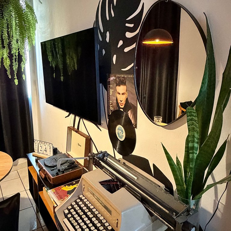 Studio Urban Vintage Vinil | Centro c/ garagem